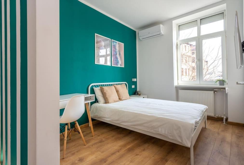 Holiday Vibe - 2R Apartment In Piata Romana Bukares Bagian luar foto