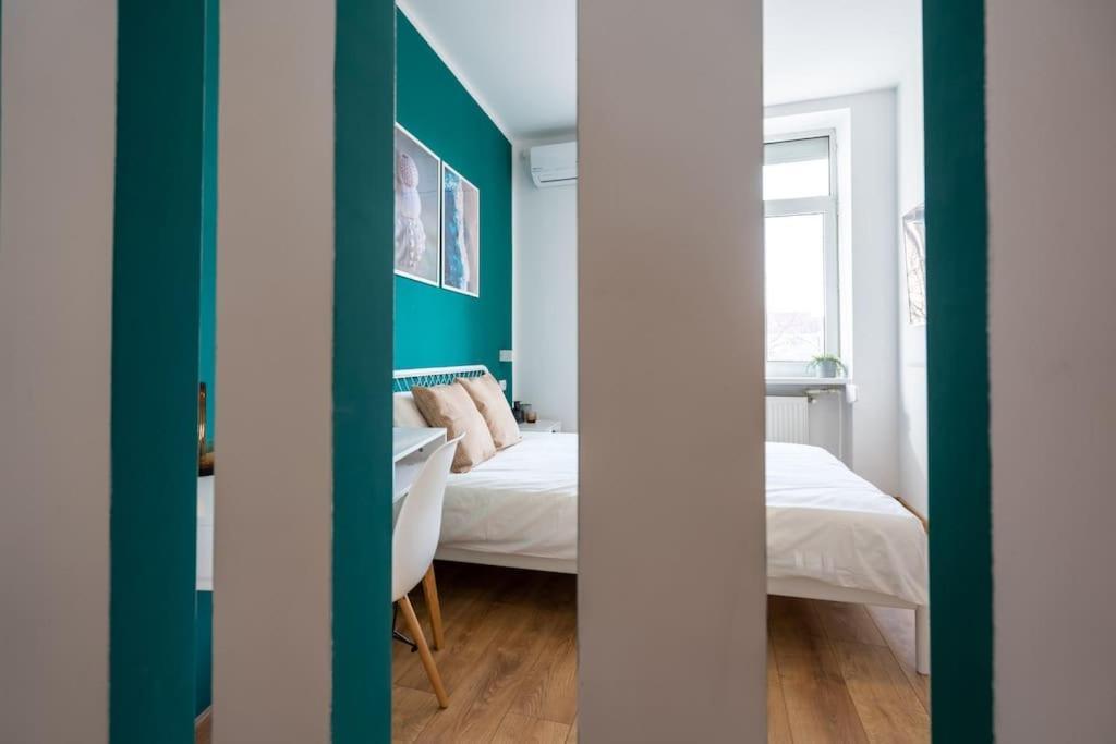 Holiday Vibe - 2R Apartment In Piata Romana Bukares Bagian luar foto