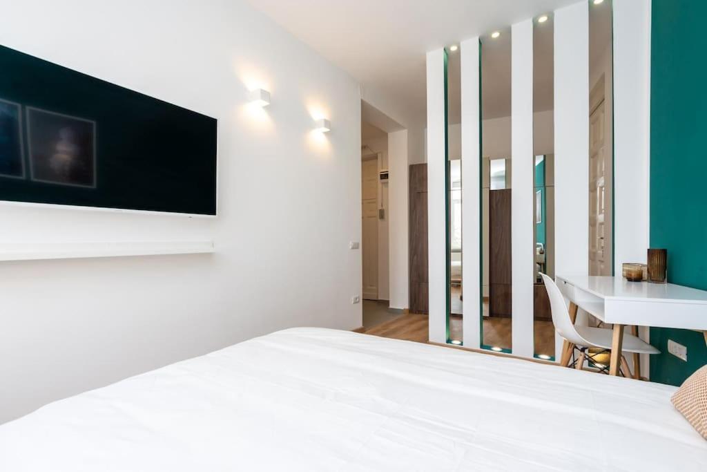 Holiday Vibe - 2R Apartment In Piata Romana Bukares Bagian luar foto