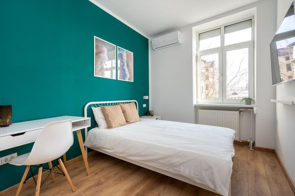 Holiday Vibe - 2R Apartment In Piata Romana Bukares Bagian luar foto